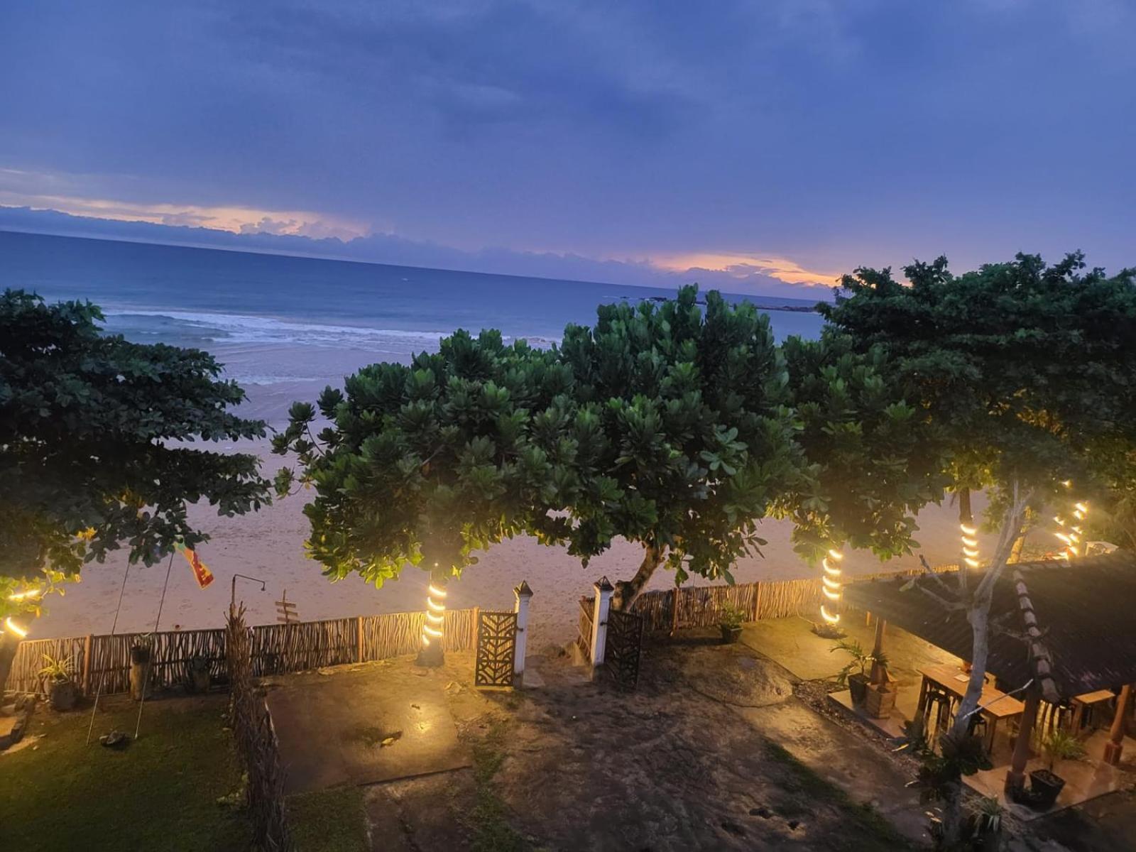 Balance Beach Resort Dikwella Bagian luar foto