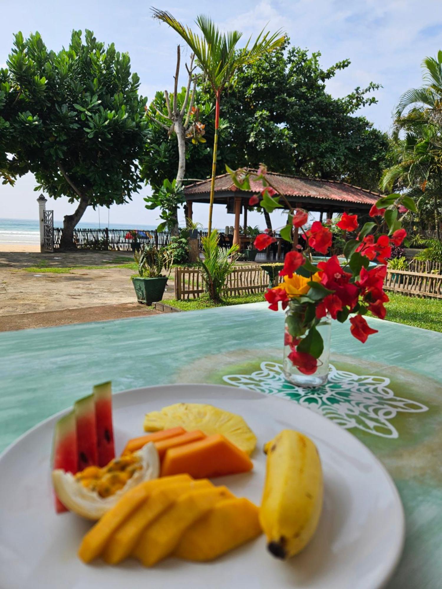 Balance Beach Resort Dikwella Bagian luar foto